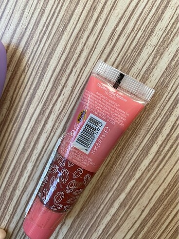 Pastel çeşitli makyaj malzemeleri