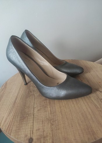 Gri Klasik Stiletto Kadın Topuklu Ayakkabı