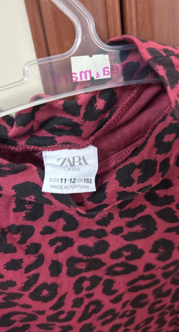 Bordo Leopar Desenli Boğazlı Kadın Tişört - Görsel 3