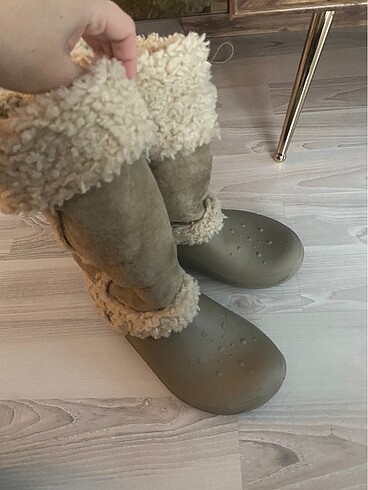 Crocs bot