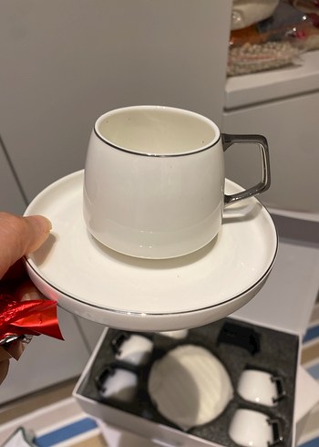 Karaca Beyaz ve Gri Seramik Tabak ve Fincan Seti - Görsel 4