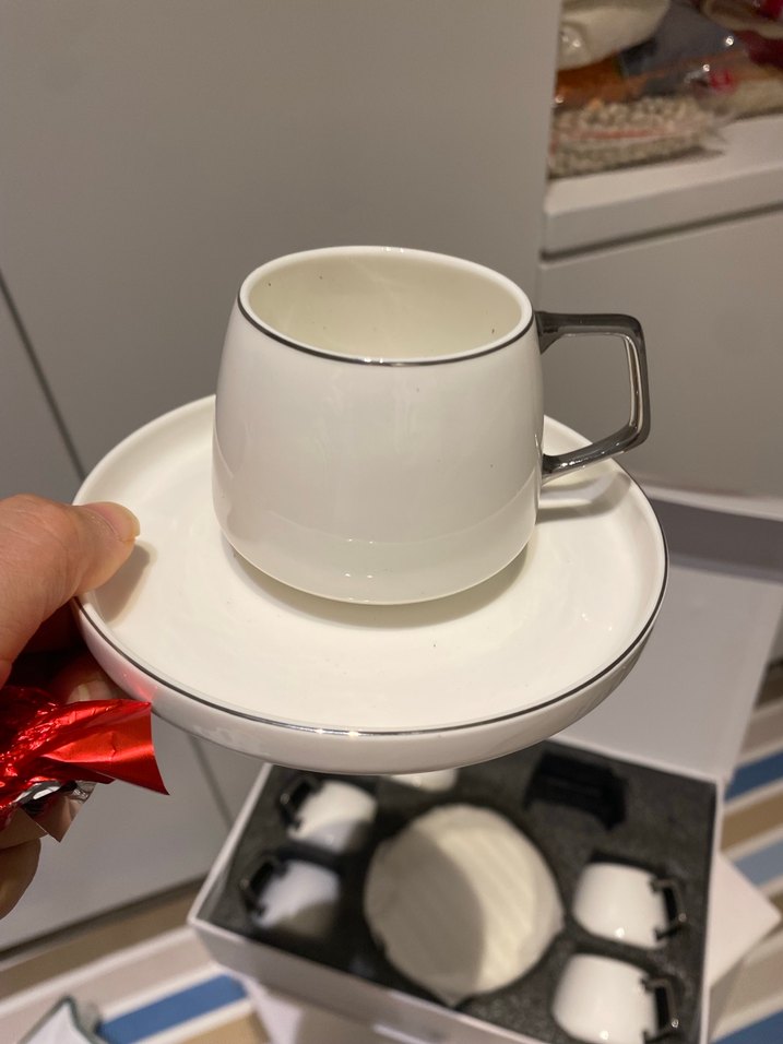 Karaca Beyaz ve Gri Seramik Tabak ve Fincan Seti - Görsel 4