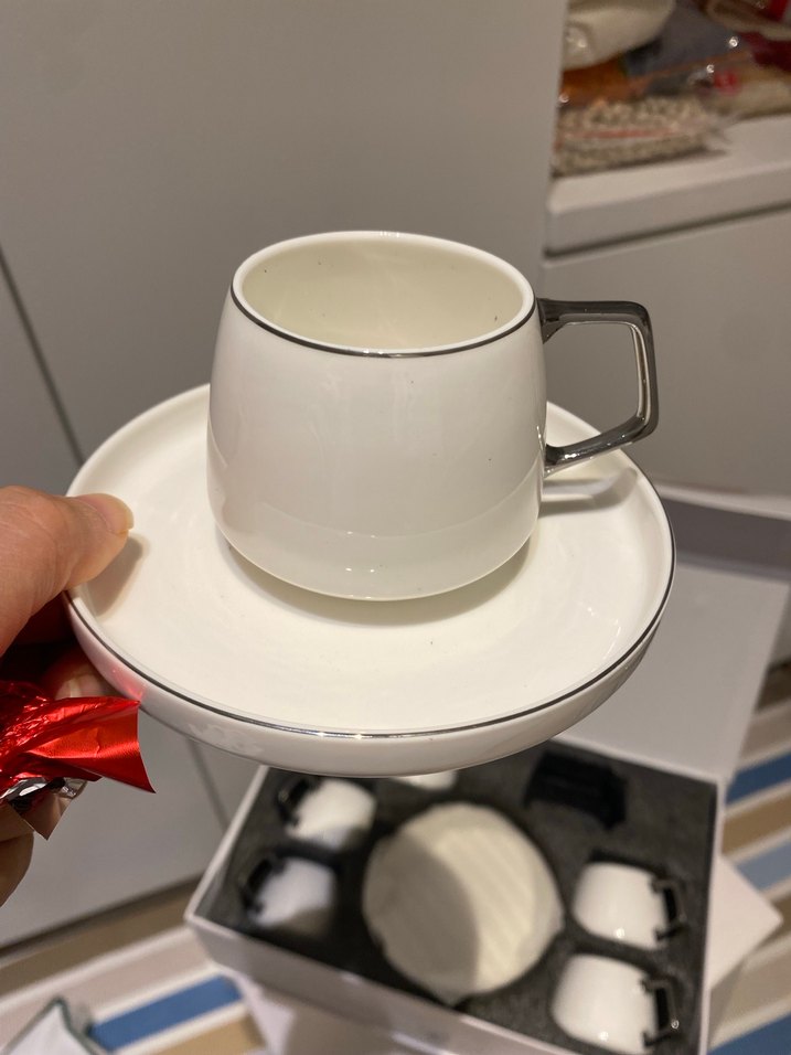 Karaca Beyaz ve Gri Seramik Tabak ve Fincan Seti - Görsel 5