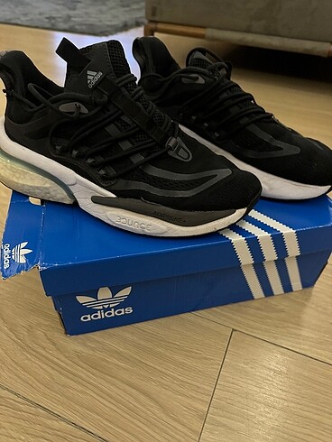 Adidas spor ayakkabısı