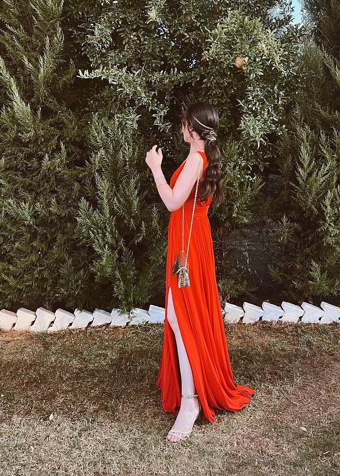 Kırmızı abiye - Görsel 2