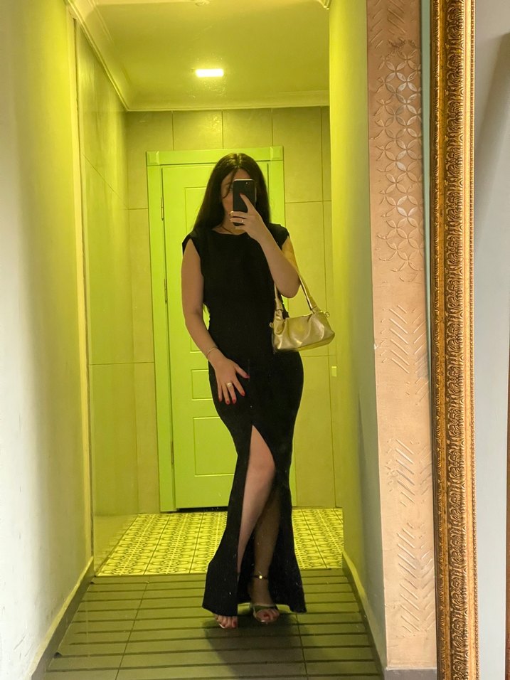 Yırtmaçlı elbise - Görsel 4