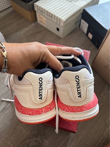 37 Beden beyaz Renk Decathlon tenis ayakkaboso