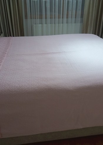 Nakışlı Pembe Yatak Örtüsü - Görsel 3