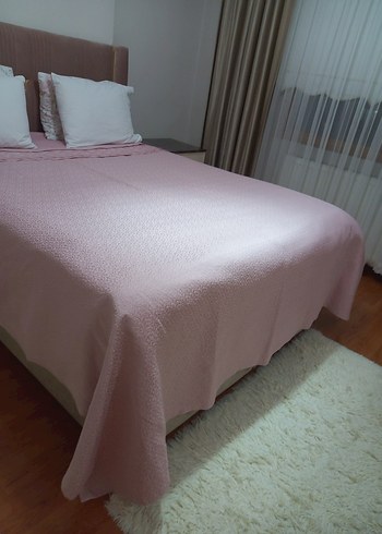 Nakışlı Pembe Yatak Örtüsü - Görsel 2