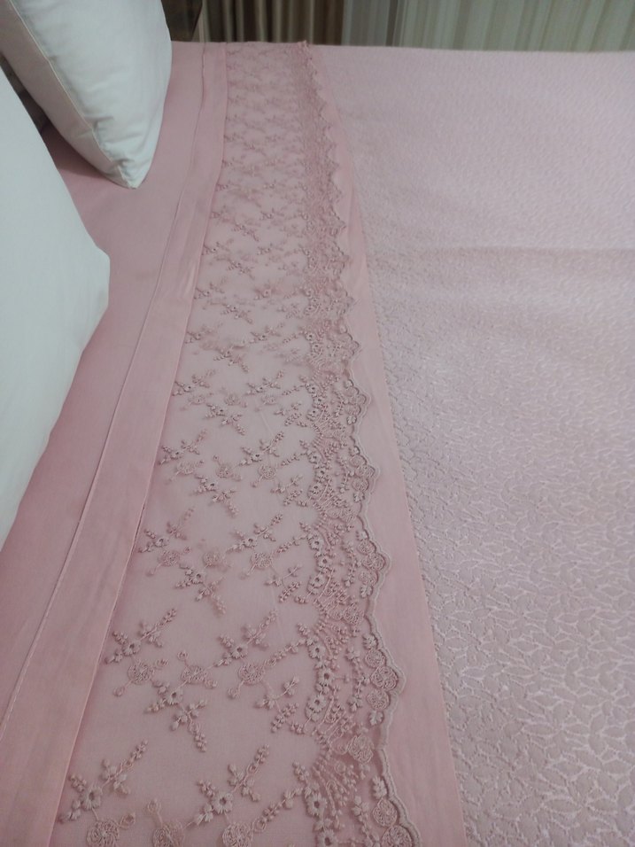 Nakışlı Pembe Yatak Örtüsü - Görsel 4