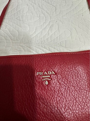 Prada Kırmızı kuzu derisi çanta