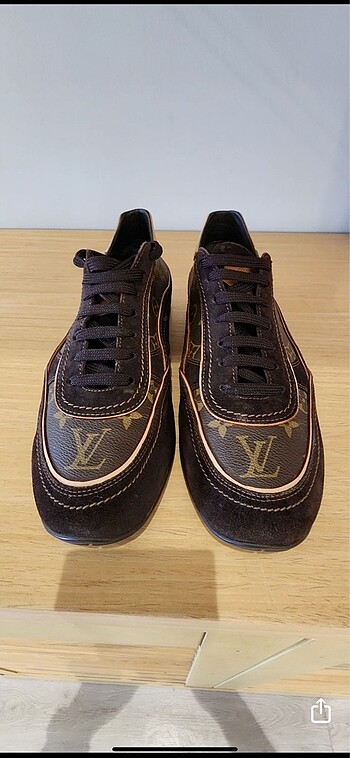 Louis Vuitton Louis Vuiton orijinal kanvas ve siyah süet detaylı .. temiz..
