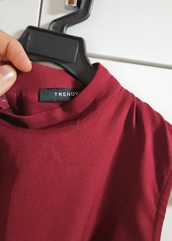 Bordo Süet Yüksek Yakalı Kolsuz Midi Elbise - Görsel 3