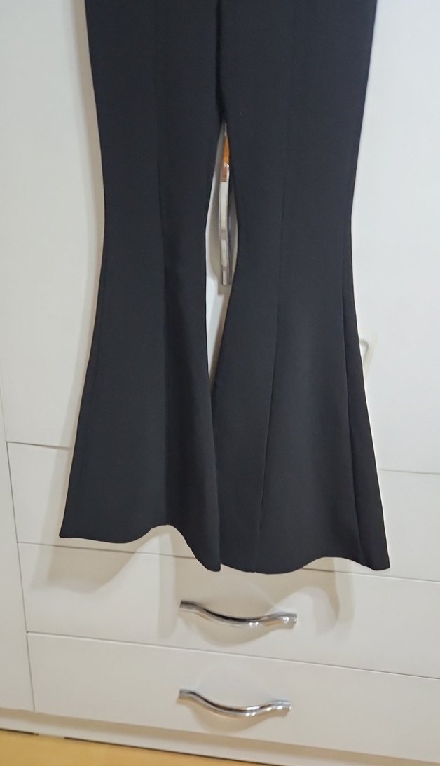 Siyah Kadın Yırtmaçlı İspanyol Paça Pantolon - Görsel 2