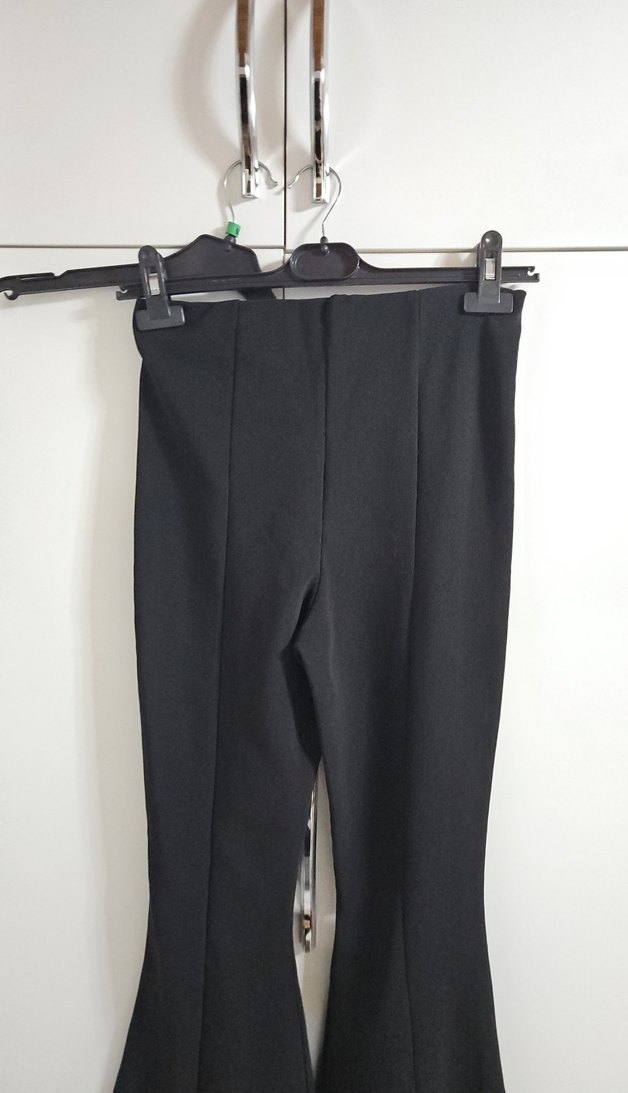 Siyah Kadın Yırtmaçlı İspanyol Paça Pantolon - Görsel 4