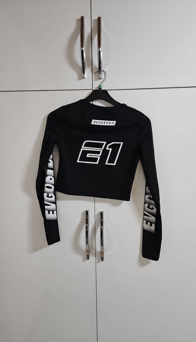 Kadın Siyah Baskılı Crop Sweatshirt - Görsel 4