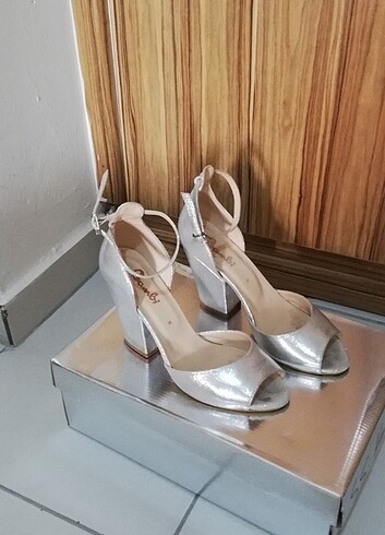 Topuklu sandalet - Görsel 2