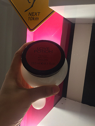 Love potion vücut kremi Oriflame