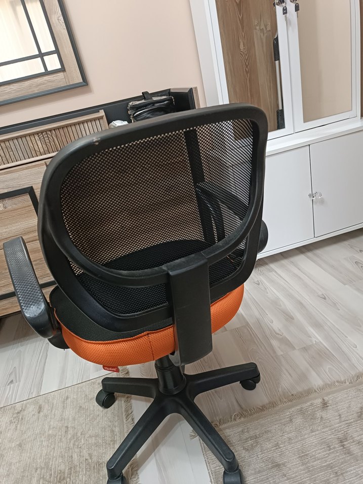 Bilgisayar masası veya ofis sandalyesi - Görsel 2