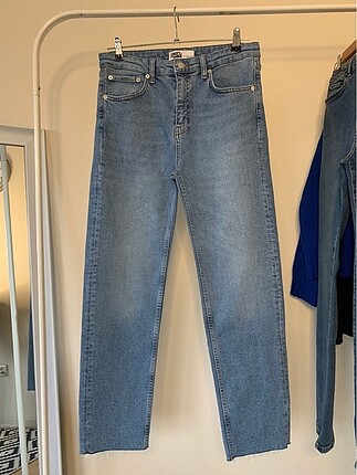 ZARA MODEL JEAN