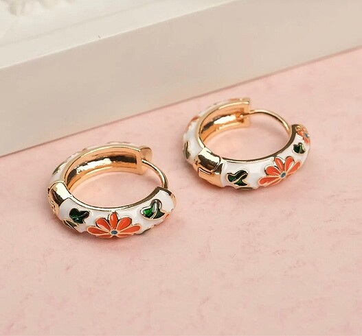 Accessorize Çiçekli çelik küpe