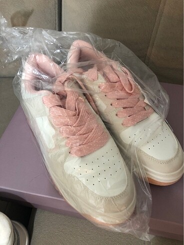 Bershka 37 etiketli