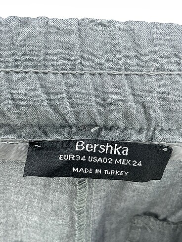 34 Beden gri Renk Bershka Düz Kesim %70 İndirimli.