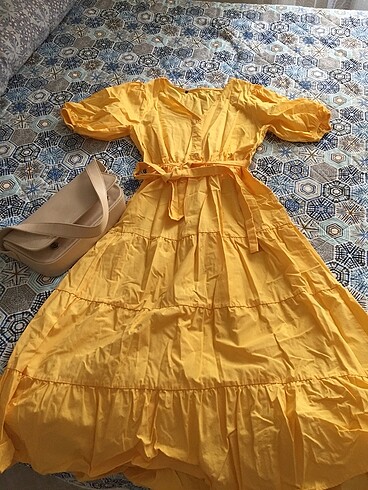 Ve tatlı sarı elbise