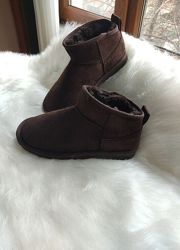 37 Beden kahverengi Renk ????UGG ULTRA MİNİ KAHVE ??Süet materyal içi 