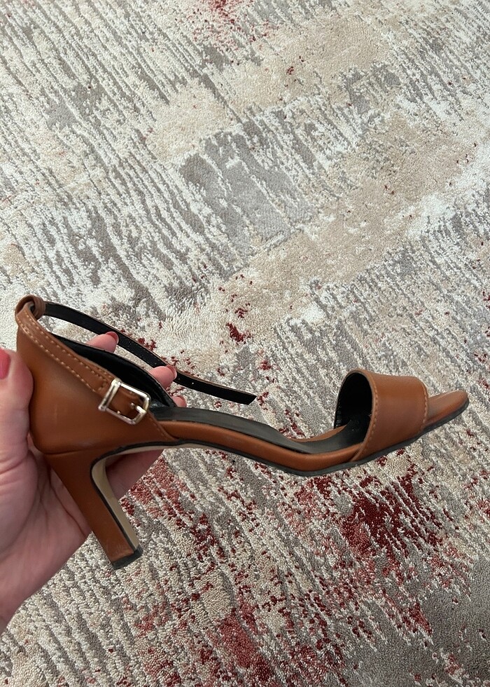 Topuklu ayakkabı - Görsel 4