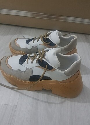 Sneaker