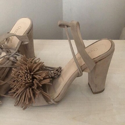 Nine West Püsküllü
