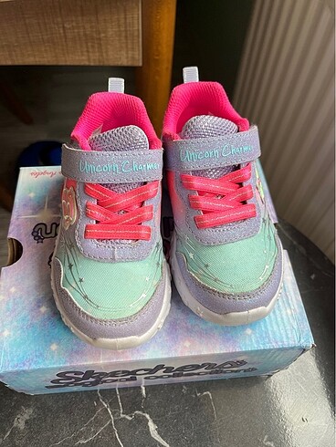 Skechers
