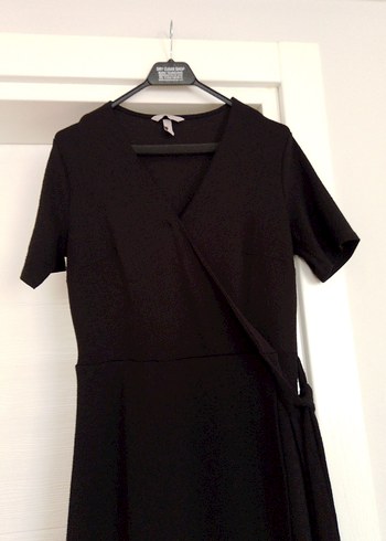 V Yaka Kısa Kollu Siyah Elbise - Görsel 2