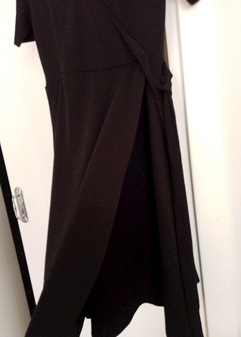 V Yaka Kısa Kollu Siyah Elbise - Görsel 3