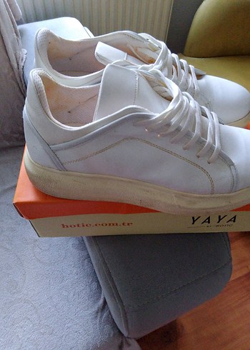 Beyaz Spor Ayakkabı Rahat ve Şık - Görsel 3