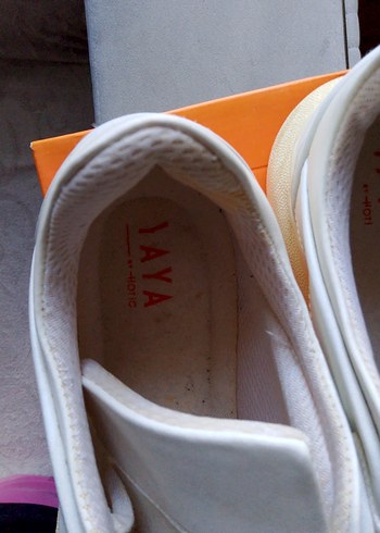 Beyaz Spor Ayakkabı Rahat ve Şık - Görsel 2