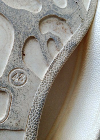 Beyaz Spor Ayakkabı Rahat ve Şık - Görsel 5