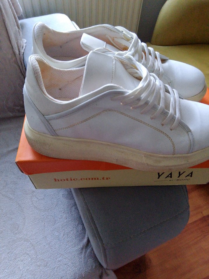 Beyaz Spor Ayakkabı Rahat ve Şık - Görsel 3