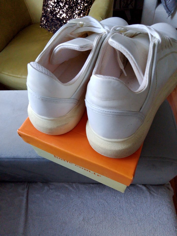 Beyaz Spor Ayakkabı Rahat ve Şık - Görsel 4