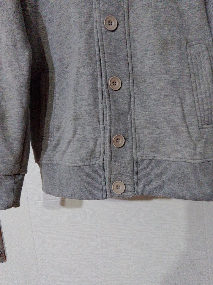 Gri Düğmeli kapşonlu hırka - Görsel 3