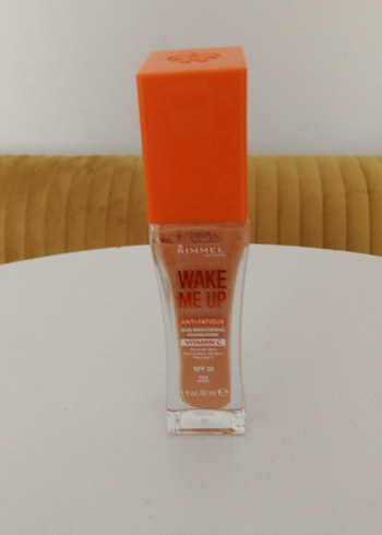 Wake Me Up Fondöten Bej 30 ml