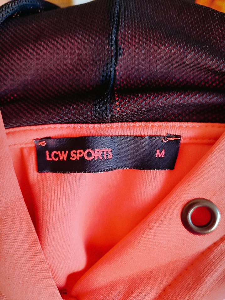 lc waikiki kapişonlu kapişon içi fileli çok tarz sporcu üstü - Görsel 5