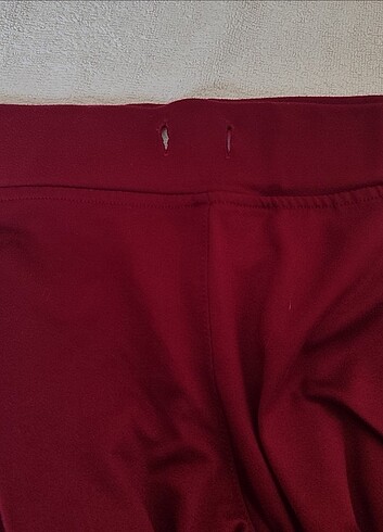 s Beden bordo Renk adidas eşofman altı.. sol tarafındaki fermuar tutacağı kırık old