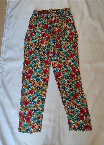 cigaretti tiril tiril kumaştan çiçek desenli yazlık pantolon - Görsel 2