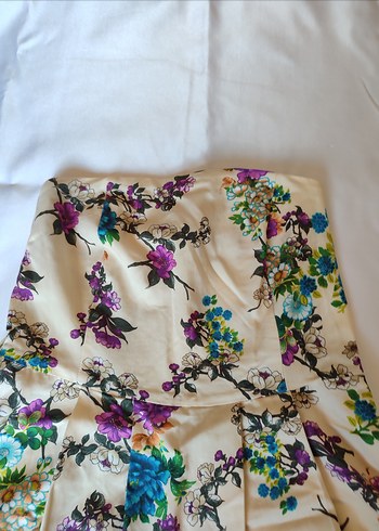 Batik batik göğüs oturtmalı sırtı lastikli straplez elbise