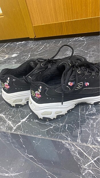 Skechers