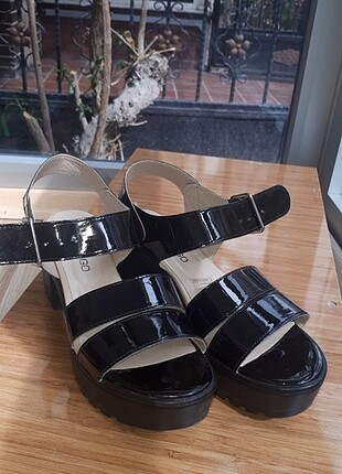 36 Beden siyah Renk Dolgu topuklu ayakkabı 