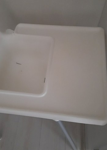 Ikea Beyaz ve Gri Bebek Mama Sandalyesi
