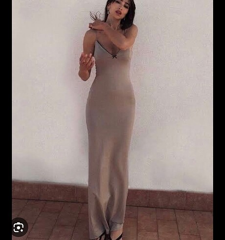 Bershka Bershka fiyonklu askılı midi elbise